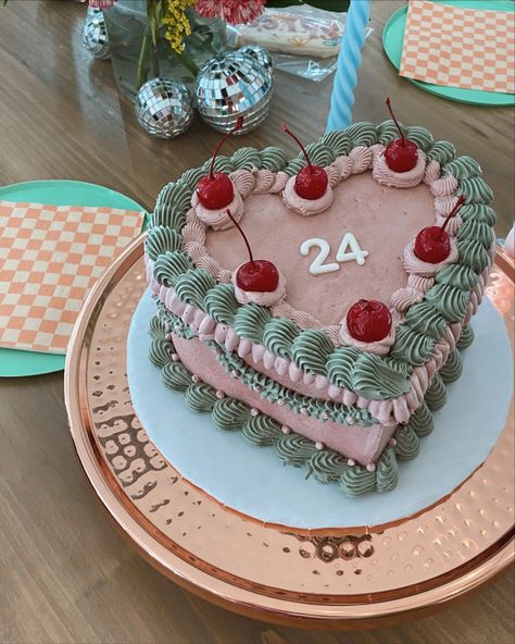 Vintage 20th Birthday Cake, Cute Bday Cakes For Women, Cute 24th Birthday Cake, Cakes 24th Birthday, 24th Birthday Cake Heart, Birthday Ideas For 24th Birthday, Birthday Cake For 24th Birthday, Vintage 21st Birthday Cake, Retro Cake Aesthetic