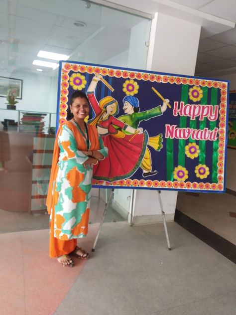 Border Ideas For Board, Navratri Celebration In School, Navratri Soft Board Decoration, Navratri Bulletin Board Ideas, Navratri Board Decoration, Hindi Diwas Board Decoration Ideas, Navratri Decoration Ideas For School, Bord Decorations, Navratri Craft