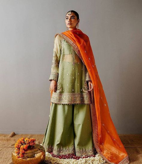 Green Dress For Mehndi Function, Dresses For Mehndi Function, Pakistani Wedding Lehenga, Sharara Suit Designs, Punjabi Suits Designer, Orange Dupatta, Mehendi Dress, Bridesmaids Outfits, Mehndi Function