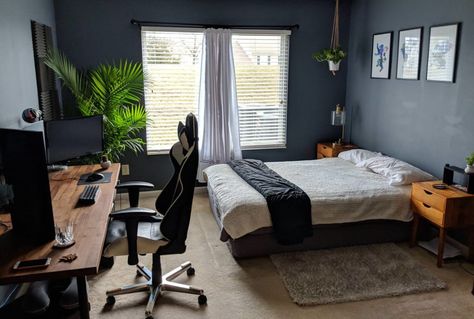 3 Perfect Workspaces For Your Inspiration | 2 | UltraLinx Wood Trim Room Ideas, Male Modern Bedroom, Best Use Of Space In Small Bedroom, Male Bedroom Minimalist, Minimalist Men’s Bedroom, Modern Small Room Bedroom Ideas, Simple Male Bedroom Ideas, Mens Dark Bedroom, Masculine Bedroom Minimalist