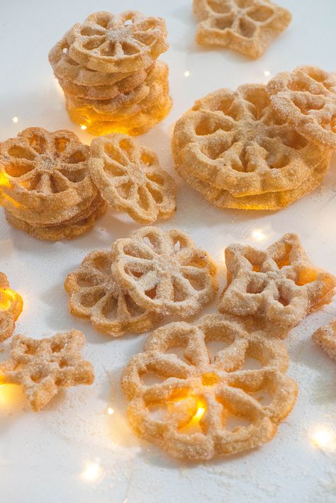 Light And Airy Dumplings, Mexican Christmas Desserts, Christmas Gifts Baking, Mexican Bunuelos Recipe, Conchas Recipe, Bunuelos Recipe, Wrapping Christmas Gifts, Favorite Holiday Desserts, Mexican Bread