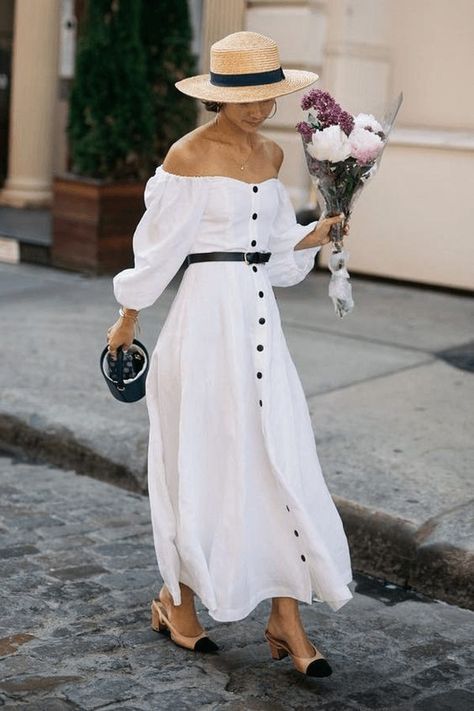 How to dress like an Italian woman this summer. Master the Italian bombshell look and what are the most important aspects of Italian fashion for summer. Italian Fashion Women Classy, Spa Attire, Luncheon Dress, Dress Like An Italian Woman, Italian Fashion Women, Italian Outfit, Italian Women Style, Fashion 60s, Elegant Summer Outfits