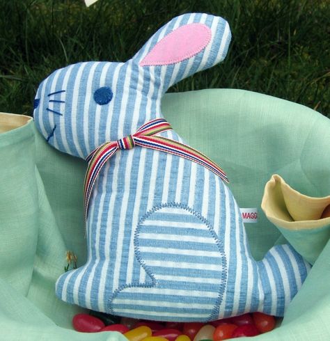 Plush Bunny sewing pattern von maggierama auf Etsy Patchwork, Couture, Bunny Sewing Pattern, Small Stuffed Toys, Bunny Sewing, Plush Bunny, Simple Embroidery, Bunny Plush, Plush Dog