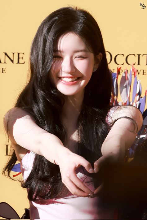Look at her smile! So precious 😫💜 #ZhaoLusi #赵露思 #Rosyzhao #조로사 Fine Hair, Hidden Love, Face Expressions, Poses For Photos, Chinese Actress, Her Smile, Kpop Idol, Celebrities Female, Hair Inspiration
