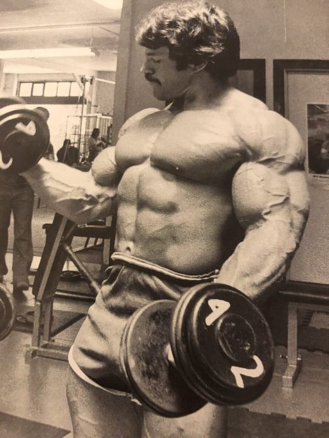 Shoulder And Arm Workout, Mike Mentzer, Chest And Back Workout, Leg And Ab Workout, Old Bodybuilder, Arnold Schwarzenegger Bodybuilding, Schwarzenegger Bodybuilding, Aesthetics Bodybuilding, Gym Wallpaper