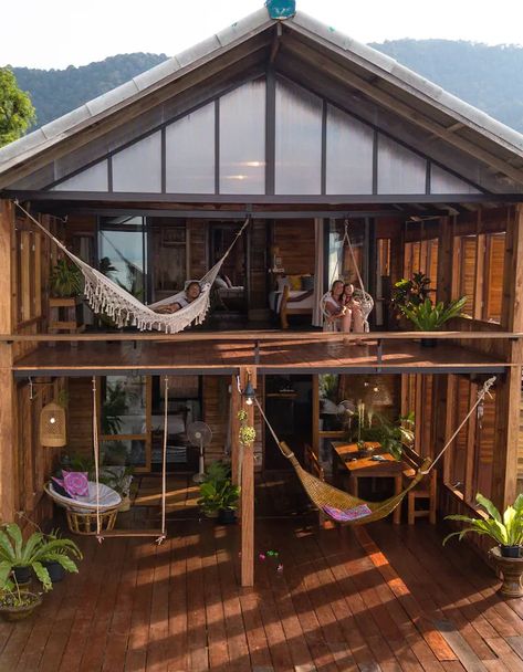 Houses In Thailand, Thailand Beach House, Small House On Beach, Bali Wooden House, Wooden Villa Design, Thai Wooden House, Wooden Cottage House, Bali Houses, Thailand House