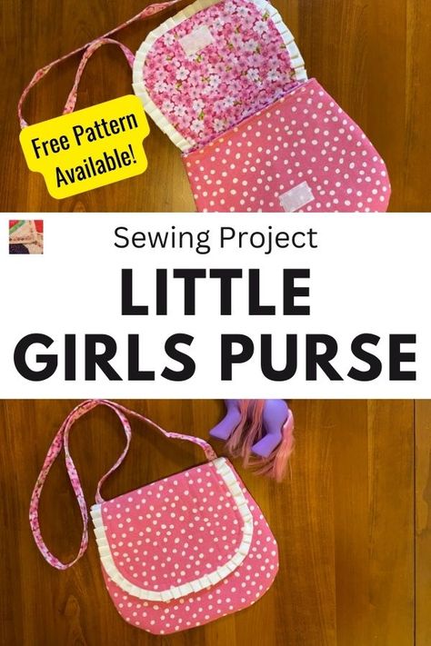 Are you looking for a free sewing purse pattern to sew for a toddler or small child? Learn about this precious free girls purse pattern from Sewing Times. Kids Purse Diy, Childs Purse Pattern, Diy Purse For Toddler, Sewing Times, Small Purse Pattern, Diy Purse Patterns, Diy Fabric Purses, Sewing Patterns Free Bag, Diy Bags Jeans