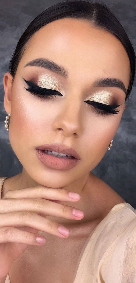 Soft glam makeup ideas : Glam Wedding Makeup Gold Wedding Makeup, Glam Bride Makeup, Gold Eyeshadow Looks, Dag Make Up, Make Up Gold, Hot Lipstick, Gold Makeup Looks, Shimmer Eye Makeup, Wedding Eye Makeup