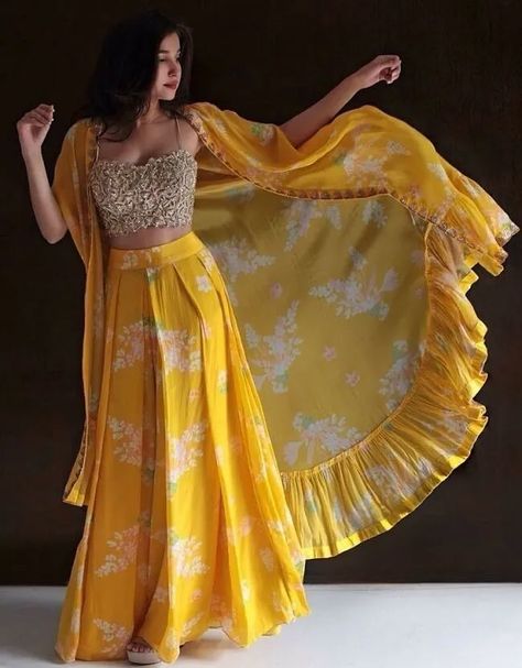 Pre-Wedding Function Worthy Co-Ord Sets For Brides! - ShaadiWish वेस्टर्न ड्रेस, डिजाइनर कपड़े, Haldi Dress, Lehenga Choli Designs, Haldi Outfits, Trendy Outfits Indian, Function Dresses, Indian Outfits Lehenga, Party Kleidung