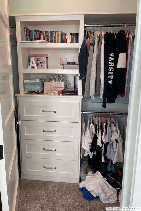 Small Vanity Closet, Small Closet Dresser, Teen Room With Desk, Teen Girl Room Organization Ideas, Closet Organization Ideas With Dresser, Closet Dresser Ideas Small Spaces, Teen Girl Closet Organization, Teen Storage Ideas, Teen Girl Closet Ideas