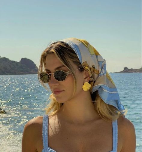 Headscarf And Sunglasses, Beach Breakfast Outfit, Beach Look Aesthetic, Beach Night Club Outfit, Beach Body Aesthetic Outfit, Summer Straw Hat Outfit, Cuba Trip Outfits, Italian Beach Outfits, Poses For Big Arms