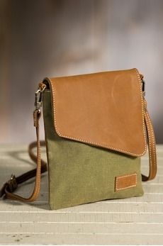 Overland Humboldt Canvas and Leather Crossbody Handbag Tas Laptop, Leather Bag Pattern, Popular Handbags, Leather Handbags Crossbody, Genuine Leather Handbag, Leather Gifts, Leather Bag Women, Leather Bags Handmade, Womens Purses