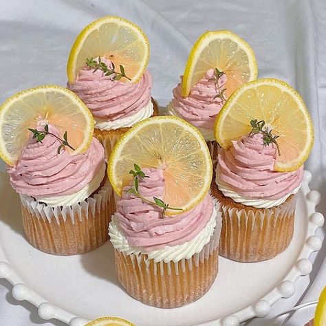 Cute Cupcake Aesthetic, Lemon Cupcake Design, Easy Cute Cupcakes, Annaliese Core, Summer Baking, Cute Baking, Pretty Dessert, Lemon Desserts, Cute Desserts