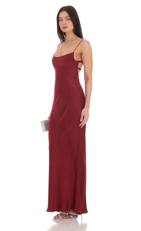 Satin Open Back Maxi Dress in Red | LUCY IN THE SKY Wedding Guest Dress Curvy, Winter Ball Dresses, Backless Satin Dress, Red Backless Dress, Summer Prom Dress, Curvy Girl Outfits Summer, Mom Wedding Dress, Cute Formal Dresses, Chic Evening Dress