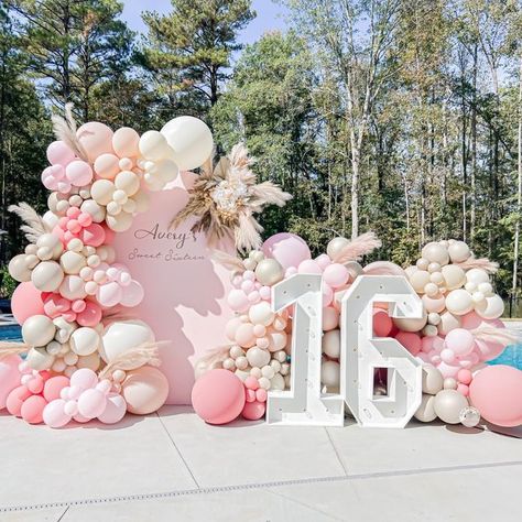 Pink And Brown Sweet 16 Decorations, 16 Birthday Party Balloon Ideas, Boho Chic Balloon Garland, Sweet 16 Birthday Backdrop, Pink Birthday Party Decorations Sweet 16, Birthday Decor Sweet 16, Pink Boho Sweet 16, Sweet 16 Arch Ideas, Sweet Sixteen Balloons Decorations