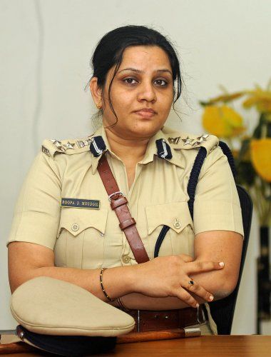 Indian lady police #police Lady Police Officer Indian, Lady Police, Indian Lady, Durga Mantra, Police Police, Female Police Officers, Ias Officers, Police Story, Female Cop