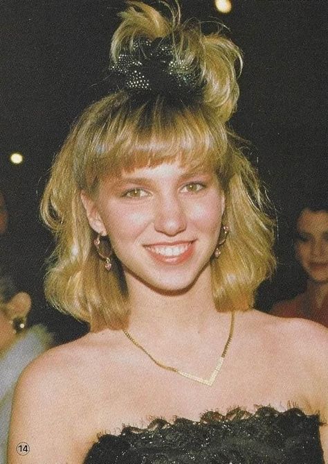 Debbie Gibson 80s, 80 Music, 1980s Makeup And Hair, 1980s Makeup, I Love You Dear, 80's Music, Debbie Gibson, Pop Dance, Island Girl