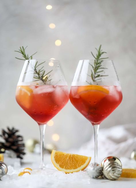 Winter Aperol Spritz Cocktail - A Winter Aperol Spritz Winter Aperol Spritz, Aperol Spritz Recipe, Spritz Cocktail, Spritz Recipe, Refreshing Cocktail, Festive Drinks, Winter Cocktails, Winter Drinks, Club Soda