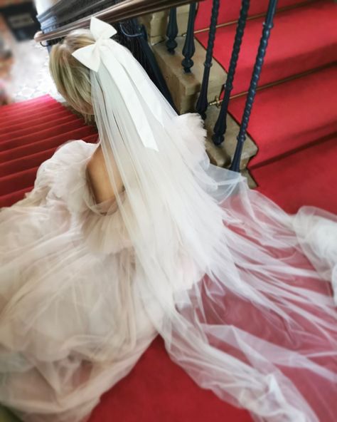 Bow Veils Bridal, Veil With Bow Wedding, Bridal Veil With Bow, Wedding Hair With Bow And Veil, Wedding Hair Bow Brides, Bow Veil Long, Wedding Vail With Bow, Long Bow Veil, Bow With Veil