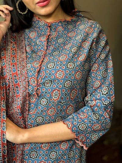 Latest 30 Akrakh Print Kurti Designs (2022) Ajrakh Print Kurti, Block Print Kurti Designs, Latest Kurti Designs Pattern, Suits Design Latest, Latest Suit Design, Printed Kurti Designs, Kurti Sets, Indian Kurti Designs, Kurti Pant