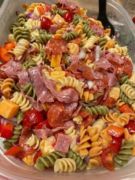 Box of tricolored pasta – Recipes on a Budget Tri Color Pasta Salad, Vegan Pasta Salad Recipe, Tri Color Pasta, Vegan Pasta Salad, Zesty Italian Dressing, Best Pasta Salad, Pregnancy Cravings, Easy Homemade Recipes, Italian Dressing