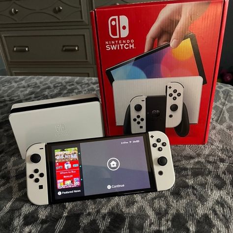 Nintendo Switch Oled Minecraft Mario, Luigi's Mansion 3, Cute Website, Nintendo Switch Oled, Luigi's Mansion, Donkey Kong Country, Red Neon, Nintendo Switch Accessories, Switch Oled