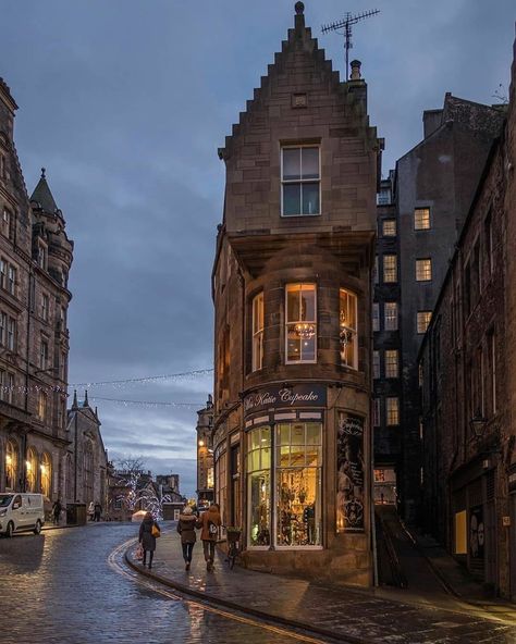 Edinborough Scotland Aesthetic, Winter In Edinburgh, Scotland Edinburgh Aesthetic, Edinburgh Apartment Aesthetic, Uni Of Edinburgh, Edinburgh Photo Ideas, Edinburgh Scotland Winter, Marchmont Edinburgh, Edinburgh Fall