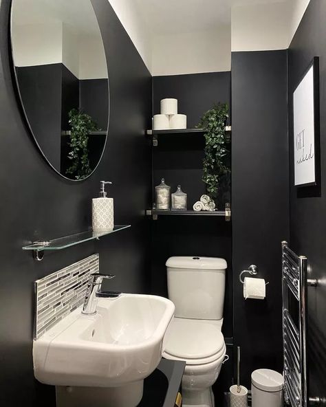 Small Ensuite Ideas, Small Ensuite, Bathroom Grey, Toilet Decor, Black Bathroom Decor, Luxe Bathroom, Bathroom Design Black, Black And White Bathroom, Dark Bathrooms