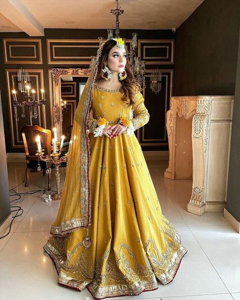 Mehendi Lengha Bridal Lehenga, Pakistani Mayoon Dresses, Mehendi Bride Look, Haldi Dress Designs For Bride, Mehendi Bridal Outfit Pakistani, Haldi Pakistani Dress, Mehndi Suits Pakistani, Haldi Ceremony Outfit For Bride Pakistani, Mehandi Dress For Bride