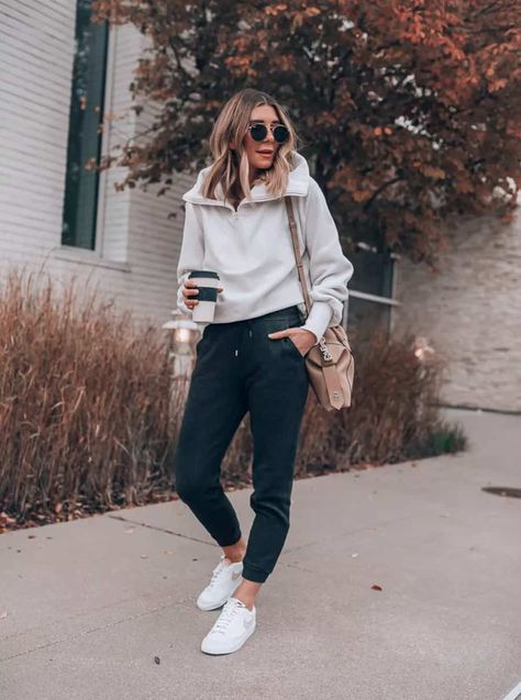 Black Jogger Athleisure Outfit, Womens Gray Joggers Outfit, Joggers Outfit Athletic, Cold Weather Jogger Outfit, Jogger Mom Outfit, Athleasure Work Outfits, Fall Outfits With Joggers, Casual Jogger Outfits Women Winter, Women Black Joggers Outfit