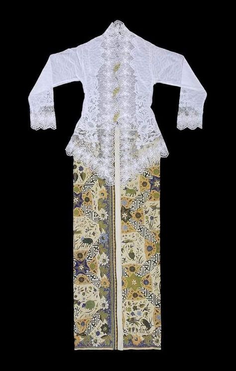 Kebaya Vintage, Kebaya Peranakan, Peranakan Kebaya, White Kebaya, Indonesian Kebaya, Batik Clothing, Kebaya Dress, Elegant Outfit Classy, Dutch Colonial