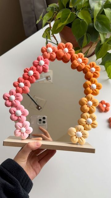 Claymoo on Instagram: "Flower Mirror DIY pt. 2 ✌️ Materials: - Colored soft air-dry clay/foam clay - Toothpick for making the petals - Mirror - Glue gun Instructions: Mix colors for the flowers. Make flowers and wait for it to dry. Glue it on the mirror!! #diyideas #craftideas #clay #polymerclay #diydecor #airdryclay" Diy Decor Ideas Creative, Things Of Clay, Best Diy Gift Ideas, Air Dry Flower Mirror, Diy Clay Mirror Ideas, Flowers Air Dry Clay, Mirror Decorating Ideas Clay, Diy Air Dry Clay Mirror, Polymer Clay Mirror Diy