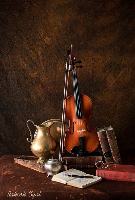 Blue Still Life Photography, Still Life Sketch, Violin Art, Still Life Pictures, Beautiful Love Images, Still Life Images, Rennaissance Art, Still Life Flowers, Music Painting