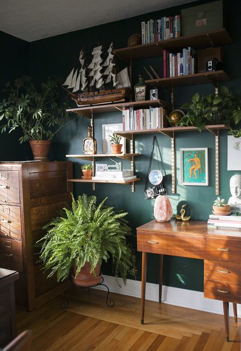 hunter green home office - emerald green office space - jessica brigham blog - home office decor ideas - boho office space Home Office Design, Green Home Office, Green Home Offices, Green Office, Green Home, Hus Inspiration, Green Rooms, My New Room, Home Office Decor