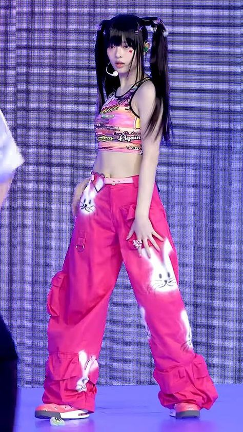 SHE'S A CUTIE PATOOTIE Hilarious Pictures, Kpop Styling, Kpop Concert Outfit, Stylish Outfit Ideas, Not Funny, New Jeans Style, Music Festival Outfits, Stage Outfit, Practice Outfits