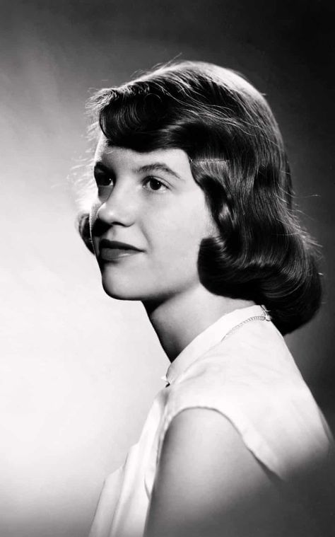 Writers And Poets, Sylvia Plath, Silvia Plath, Sylvia Plath Quotes, Smith College, Woman Authors, Women Writers, American Poets, Famous Authors