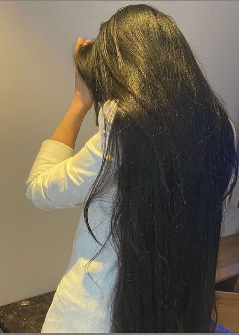 Pin by zaid on Cabello in 2022 | Long hair styles, Long hair pictures, Long silky hair Models 90s Supermodels, Models Outfits, Long Shiny Hair, Long Hair Images, Models 90s, Extremely Long Hair, Long Silky Hair, Long Hair Pictures, 90s Supermodels