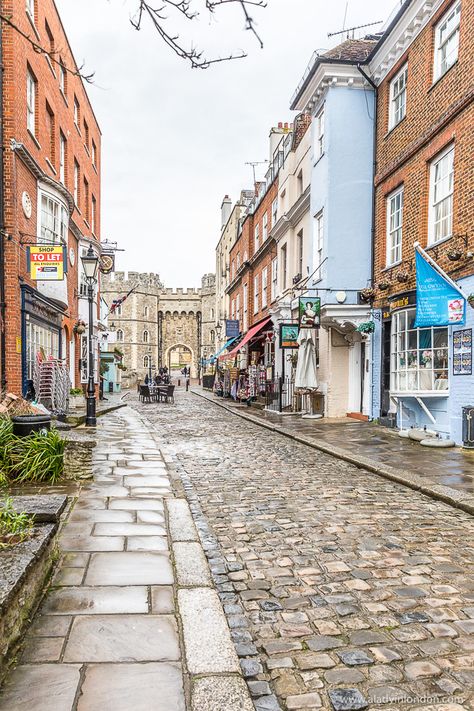 Cobbled Street near Windsor Castle Windsor England, English Village, Scenic Photography, Windsor Castle, England Uk, Uk Travel, A Beautiful Day, Pretty Places, Summer Travel