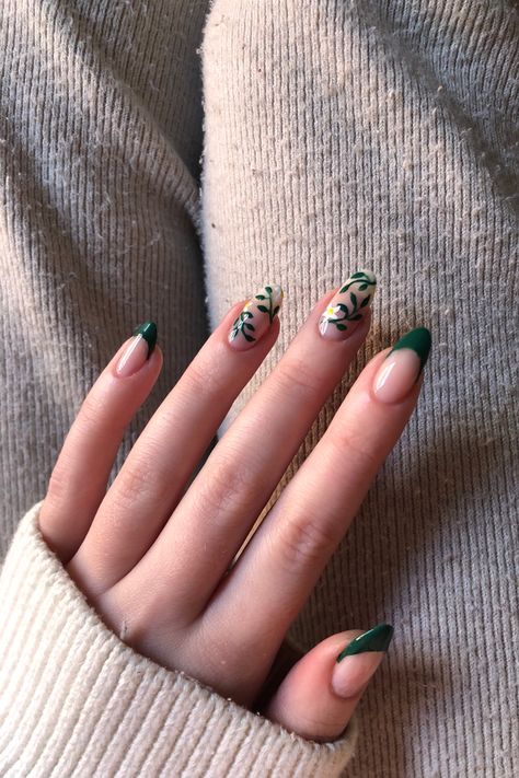 Green Christmas Nail, Spring Colors For Nails, Ivy Nails, Colors For Nails, Dark Green Nails, Nails Top, Trendy Shades, Green Acrylic Nails, Green Nail Art