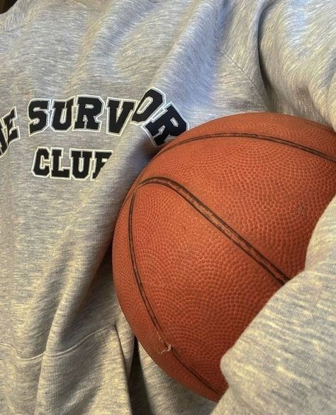 Walker Aesthetic, Basketball Game Outfit Women, Basketball Game Outfit, Ball Aesthetic, Dream Cars Mercedes, Dream Vision Board, Sports Boys, Basketball Ball, Boy Aesthetic