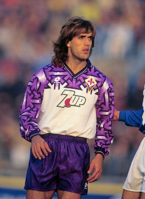 Gabriel Batistuta (Fiorentina) Daniel Passarella, Football Vintage, Football Photography, Vintage Football Shirts, Retro Football Shirts, Classic Football Shirts, Football Uniform, Best Football Players, Football Fashion