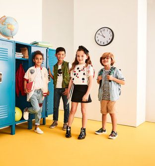 Back To School Editorial, Back To School Photoshoot, Back To School Campaign, Bts School, Kids Inspo, Back To School Fashion, School Sets, School Themes, Famous Footwear