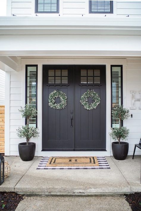 Exterior Double Front Doors, Double Front Entry Doors, Double Door Entryway, Front Door Inspiration, Double Door Entrance, Double Doors Exterior, Front Door Styles, Front Door Entryway, Black Front Doors