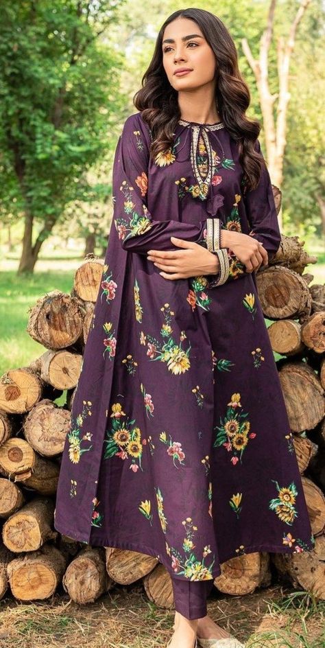 Long Frocks Designs, Long Frock Designs, Chiffon Frocks, Desi Fashion Casual, Modest Dresses Casual, Stylish Short Dresses, Frock For Women, Frocks Designs, Pakistani Dresses Casual