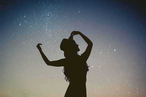 Silhouette of a Woman Standing Outside, Starry Night Background ... Sirian Starseed, Kali Mantra, The Dog Star, Silhouette Pictures, Doreen Virtue, Age Of Aquarius, How To Express Feelings, Daily Positive Affirmations, Wallpaper Tumblr