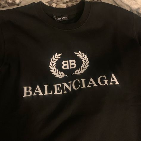 Nwt Balenciaga Long Sleeve Shirt Size Medium Balenciaga Shirt, Balenciaga T Shirt, Layered T Shirt, Balenciaga Mens, Balenciaga Black, Jersey Top, Boys T Shirts, Tee Design, Shirt Color