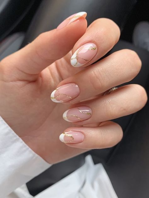 25 Stunning Pink French Tip Nail Designs To Recreate Next Trendy French Nails, Gold Tip Nails, Almond Nails Pink, Gold Accent Nail, White Nails With Gold, Engagement Nails, Unghie Sfumate, Summer Nail Ideas, Trendy Shades