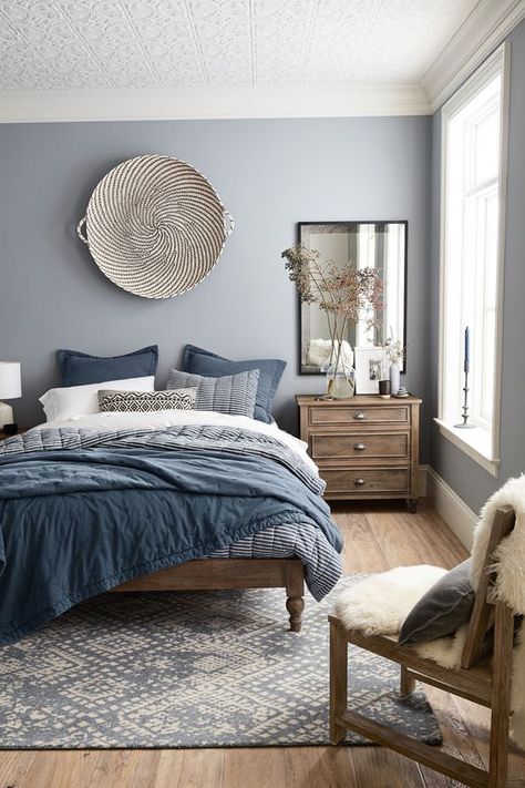 Pottery Barn Bedrooms, Små Rum Lidt Plads, Barn Bedrooms, Diy Macramé, Bedroom Wall Colors, Bilik Tidur, Mirror On The Wall, Bedroom Paint Colors, Gray Bedroom