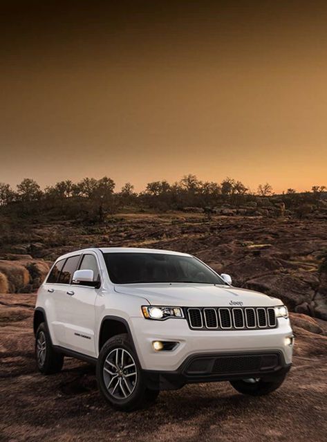 2019 Jeep ® Grand Cherokee - Raising The Bar Grand Jeep Cherokee, Jeep Cheroke, Carros Suv, Best Suv Cars, Suv Jeep, Luxury Cars Audi, Jeep Grand Cherokee Srt, Best Suv, Jeep Grand Cherokee Limited