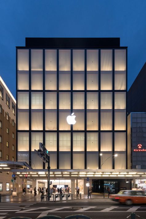 Foster + Partners models Apple Store Kyoto on traditional Japanese houses and lanterns Translucent Facade, Apple Store Design, Store Architecture, Japanese Houses, Mall Facade, Hotel Facade, Retail Facade, Retail Architecture, Shop Facade